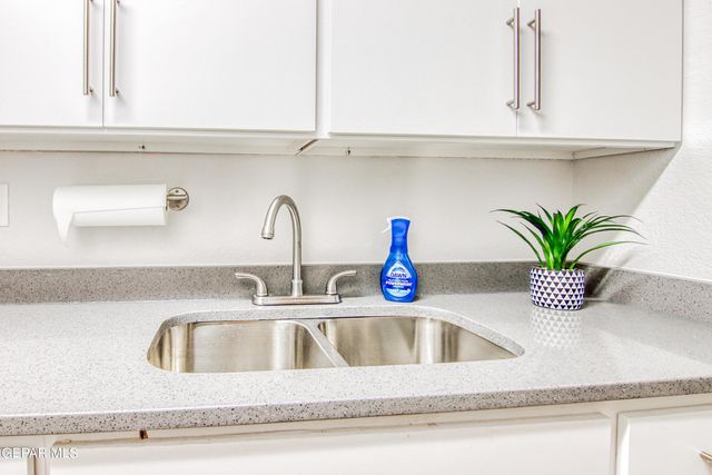 230 Thunderbird Drive P, El Paso, TX 79912