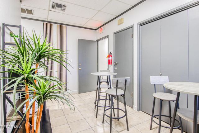 230 Thunderbird Drive P, El Paso, TX 79912