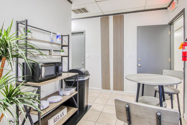 230 Thunderbird Drive P, El Paso, TX 79912