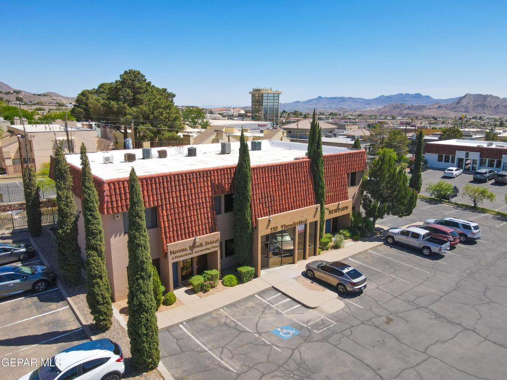 230 Thunderbird Drive P, El Paso, TX 79912