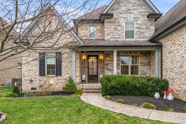 8007 June Apple Ln, Spring Hill, TN 37174