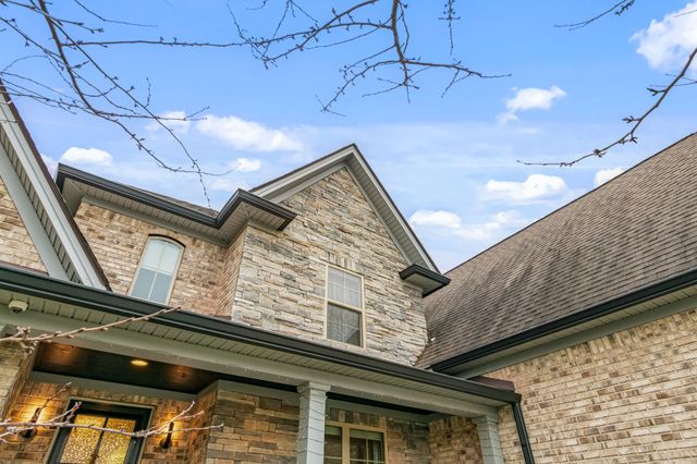 8007 June Apple Ln, Spring Hill, TN 37174