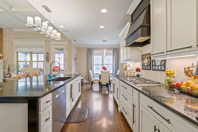 8007 June Apple Ln, Spring Hill, TN 37174