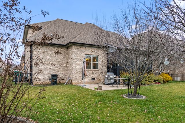 8007 June Apple Ln, Spring Hill, TN 37174