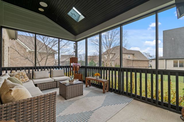 8007 June Apple Ln, Spring Hill, TN 37174