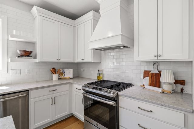 403 NW Reinhart Drive, Ankeny, IA 50023