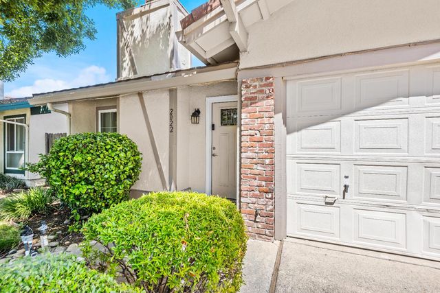 2022 Zinfandel Dr, Rancho Cordova, CA 95670