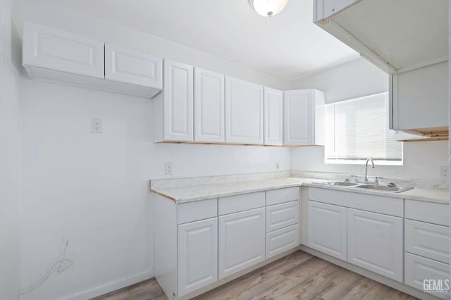 1326 Kentucky Street B, Bakersfield, CA 93305