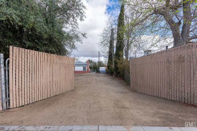 1326 Kentucky Street B, Bakersfield, CA 93305