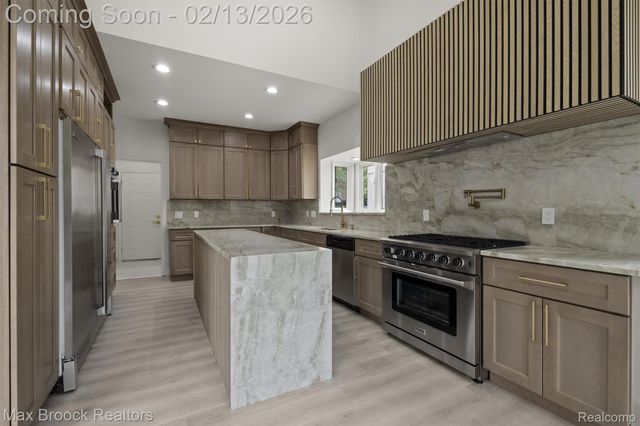 4117 Marlwood Drive, West Bloomfield Charter Township, MI 48323