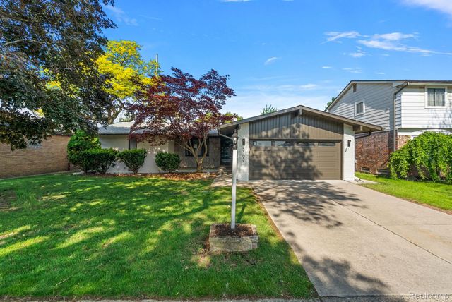 31031 Champine Street, St. Clair Shores, MI 48082