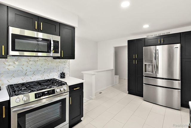 31031 Champine Street, St. Clair Shores, MI 48082