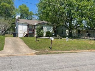 1017 W Collins Street, Denison, TX 75020