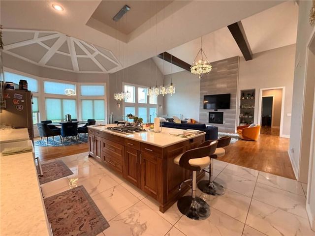 9174 Cottonwood Canyon Drive, Lenexa, KS 66219