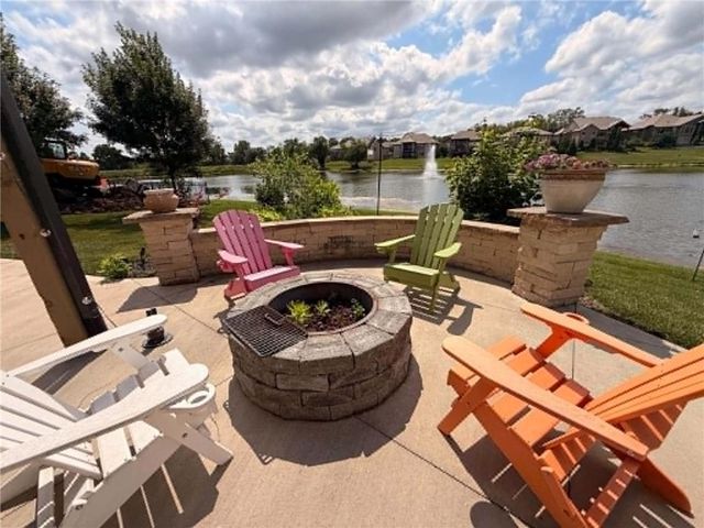 9174 Cottonwood Canyon Drive, Lenexa, KS 66219
