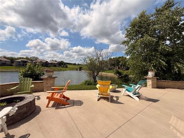 9174 Cottonwood Canyon Drive, Lenexa, KS 66219