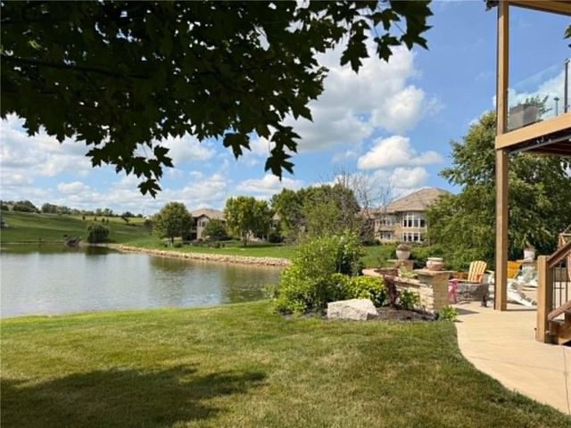 9174 Cottonwood Canyon Drive, Lenexa, KS 66219