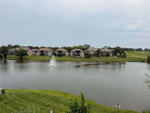 9174 Cottonwood Canyon Drive, Lenexa, KS 66219