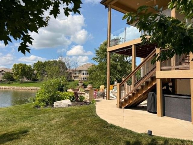 9174 Cottonwood Canyon Drive, Lenexa, KS 66219