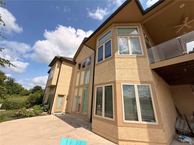 9174 Cottonwood Canyon Drive, Lenexa, KS 66219