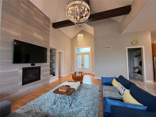 9174 Cottonwood Canyon Drive, Lenexa, KS 66219