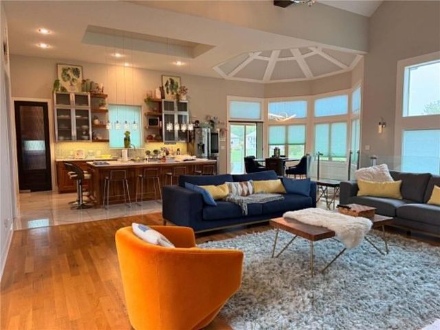 9174 Cottonwood Canyon Drive, Lenexa, KS 66219