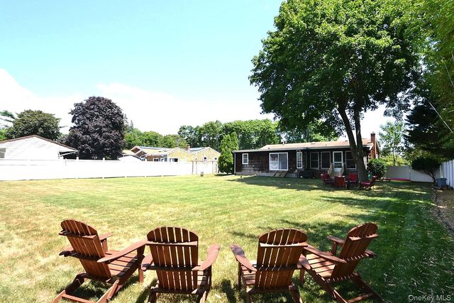 190 Pine Neck Avenue, East Patchogue, NY 11772