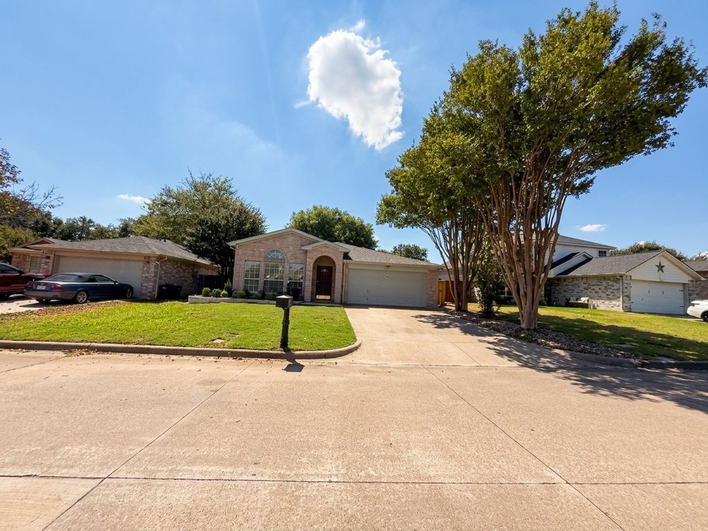 4040 Staghorn Circle N, Fort Worth, TX 76137 — exterior