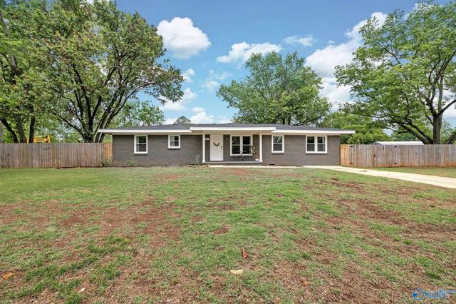 4110 Mcclain Lane NW, Huntsville, AL 35810