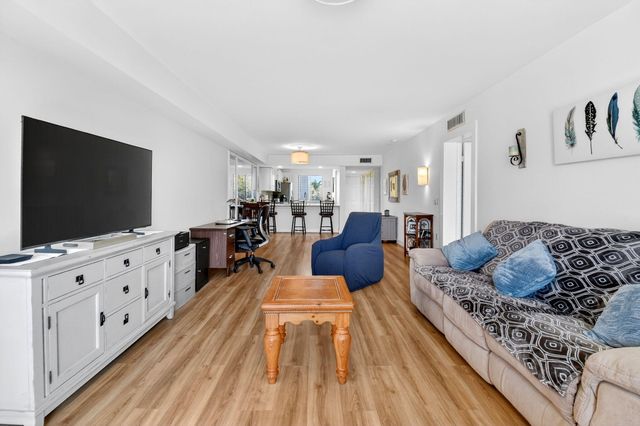 2701 Village Boulevard 303, West Palm Beach, FL 33409