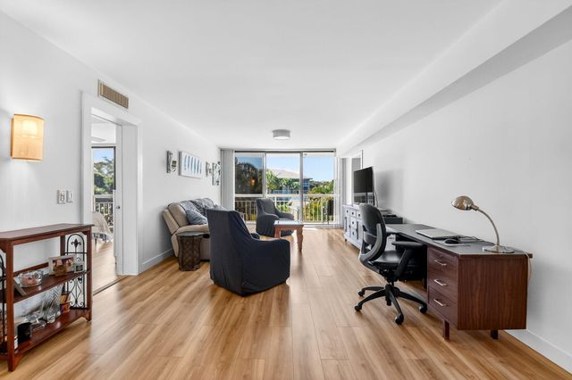 2701 Village Boulevard 303, West Palm Beach, FL 33409