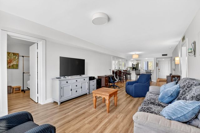 2701 Village Boulevard 303, West Palm Beach, FL 33409