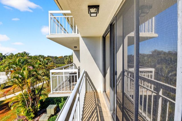 2701 Village Boulevard 303, West Palm Beach, FL 33409