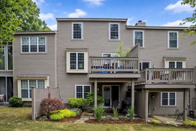 110 Ridgefield Cir D, Clinton, MA 01510