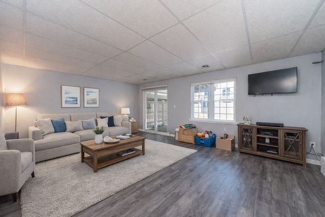 110 Ridgefield Cir D, Clinton, MA 01510