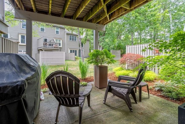 110 Ridgefield Cir D, Clinton, MA 01510