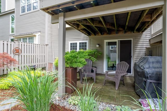 110 Ridgefield Cir D, Clinton, MA 01510