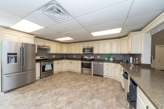 110 Ridgefield Cir D, Clinton, MA 01510