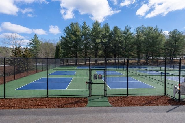 110 Ridgefield Cir D, Clinton, MA 01510