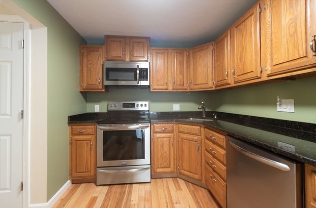 110 Ridgefield Cir D, Clinton, MA 01510