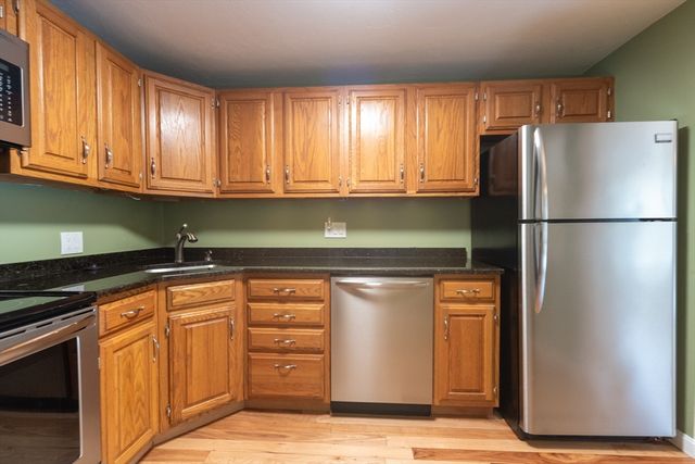 110 Ridgefield Cir D, Clinton, MA 01510