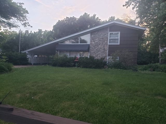 2066 38th Street, Rock Island, IL 61201