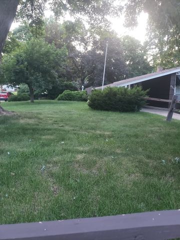 2066 38th Street, Rock Island, IL 61201