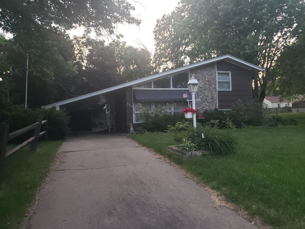 2066 38th Street, Rock Island, IL 61201