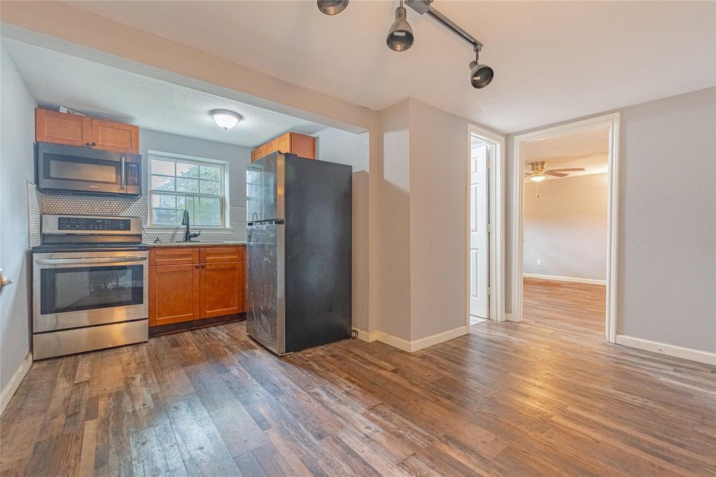 4206 Walker Street B, Houston, TX 77023
