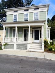 17 Amity Street, New London, CT 06320