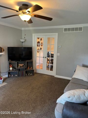 4900 S Woodland Dr, Radcliff, KY 40160