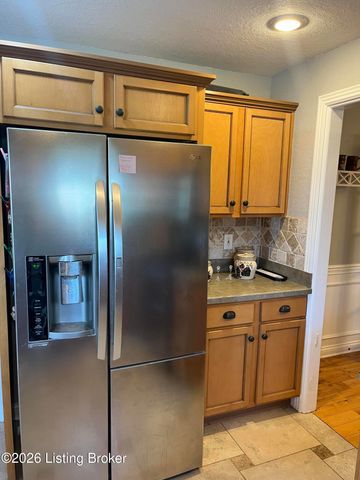 4900 S Woodland Dr, Radcliff, KY 40160