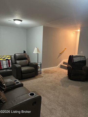 4900 S Woodland Dr, Radcliff, KY 40160