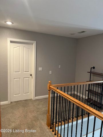 4900 S Woodland Dr, Radcliff, KY 40160